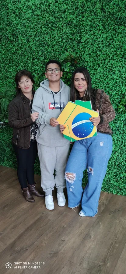 Família recebendo as chaves da casa própria — Casa Brasil Imóveis